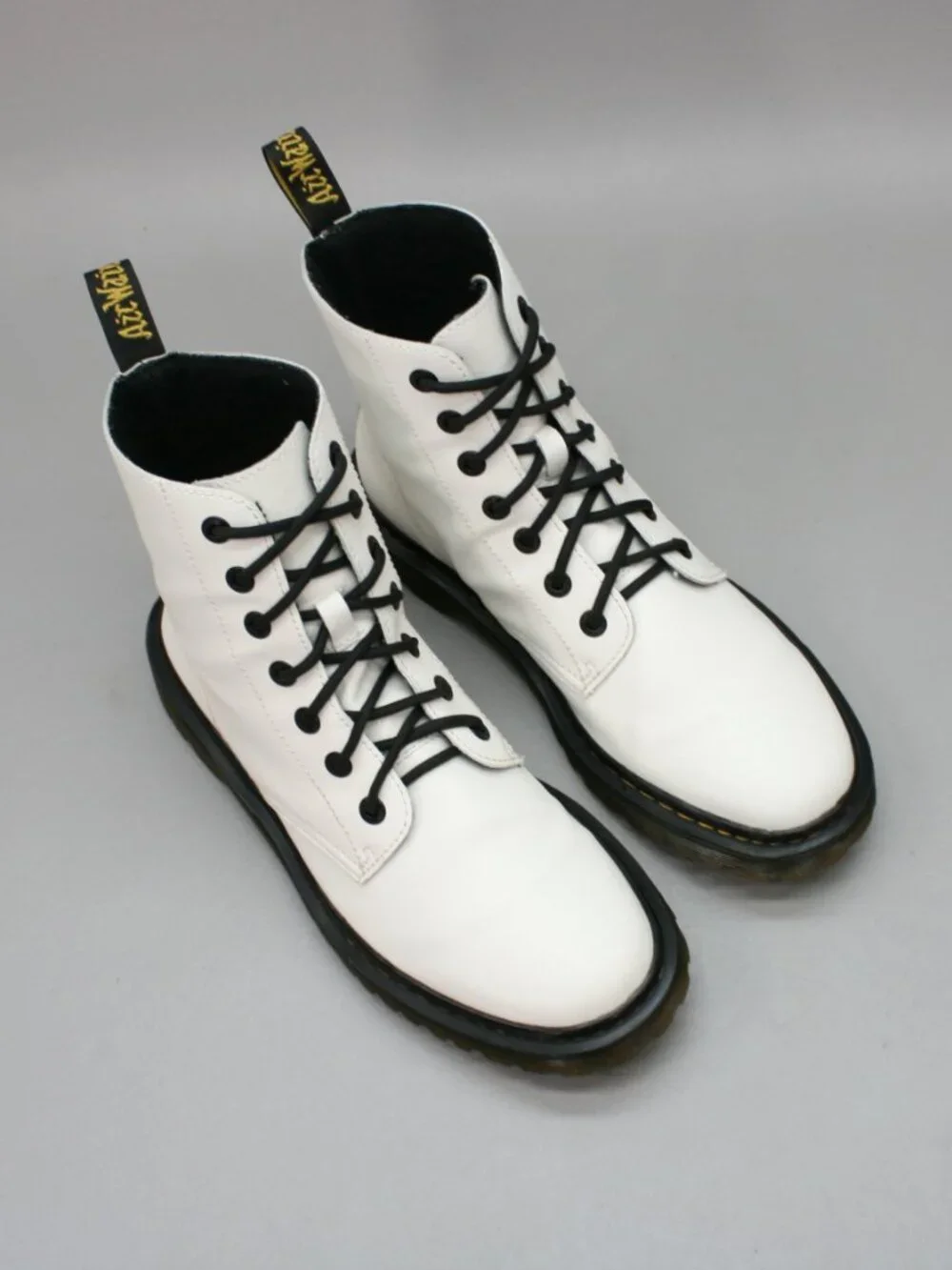 Dr. Martens Ladies 11 Luana White Leather Air Wair Combat Docs Ankle Boots AW004